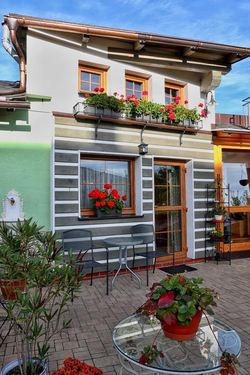 Apartments Emma Cervena Voda Exterior photo