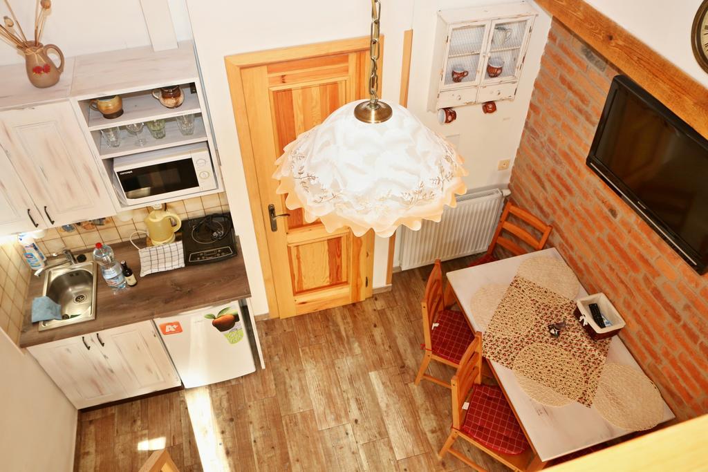 Apartments Emma Cervena Voda Exterior photo